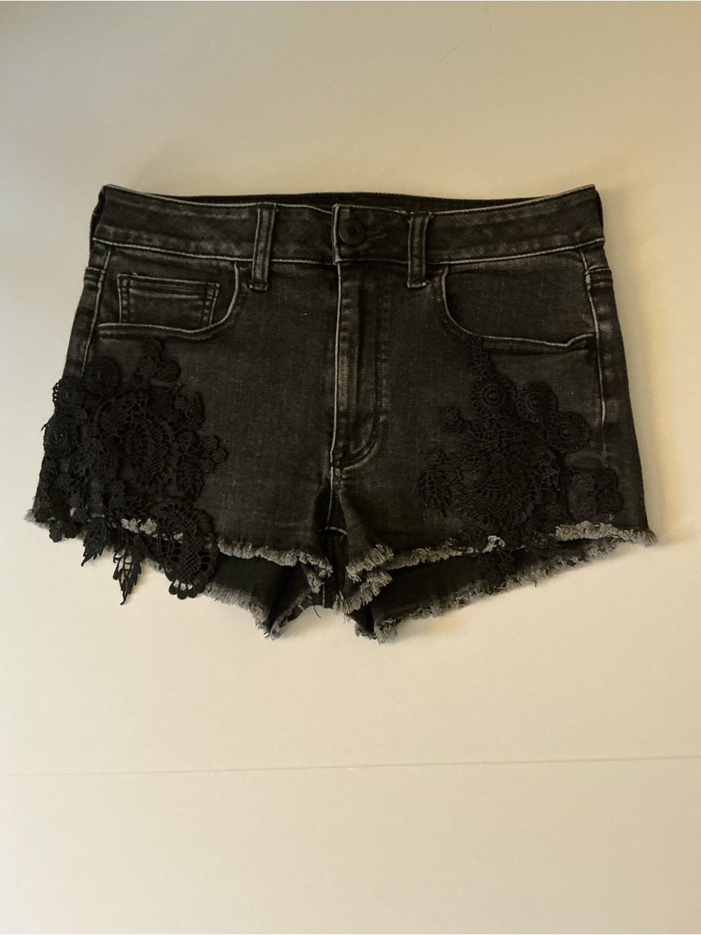 American Eagle Size 6 Black Jean Shorts Lace Applique Frayed Hem Super Stretch